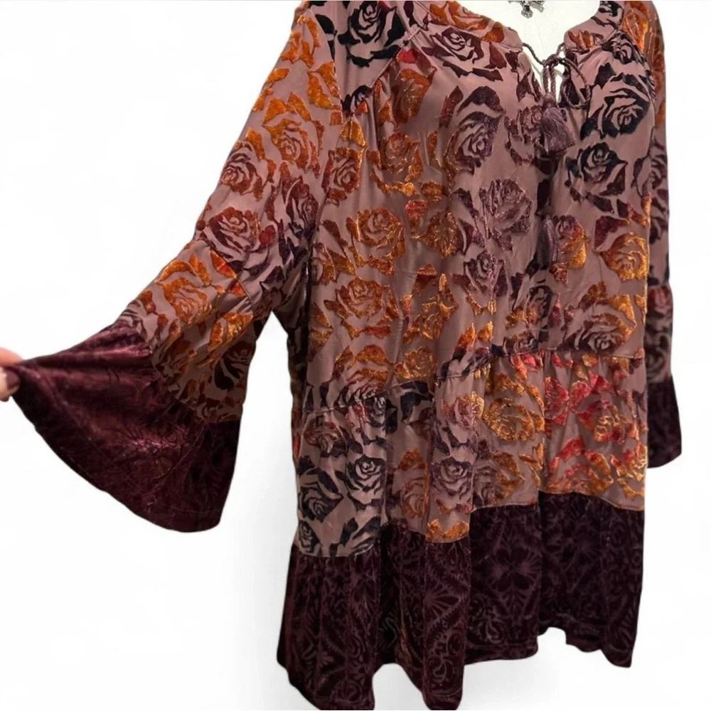 NWT Whimsical Floral Burnout Velvet Peasant Bell Sleeve Blouse Woman's 3XL - Picture 2 of 8